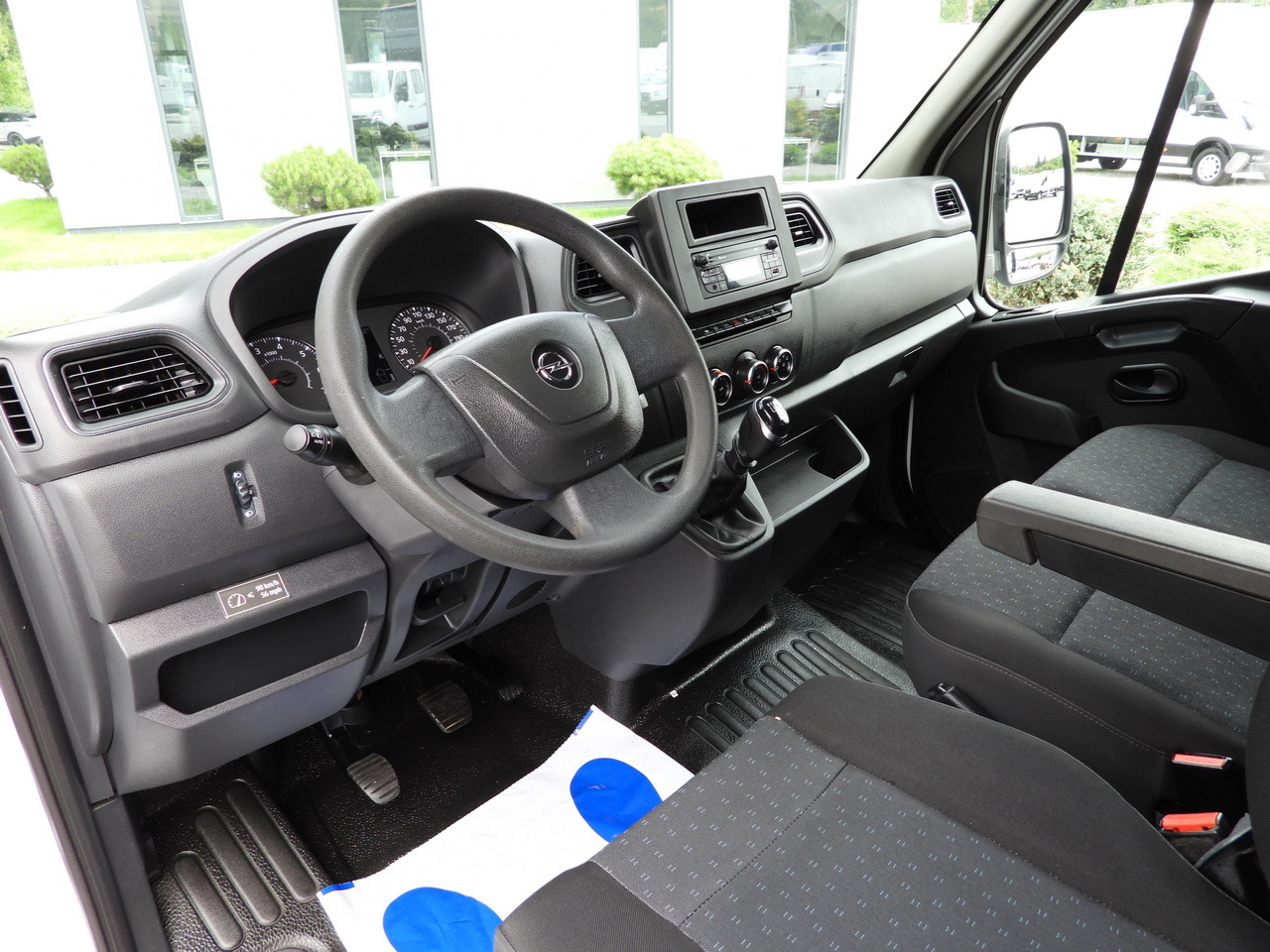 OPEL MOVANO TIPPER DOUBLE CABIN DOKA 7 SEATS LED LIGHTS TWIN WHEELS AIR CONDITIONING 145HP - Furgoneta basculante: foto 2 OPEL MOVANO TIPPER DOUBLE CABIN DOKA 7 SEATS LED LIGHTS TWIN WHEELS AIR CONDITIONING 145HP - Furgoneta basculante: foto 2