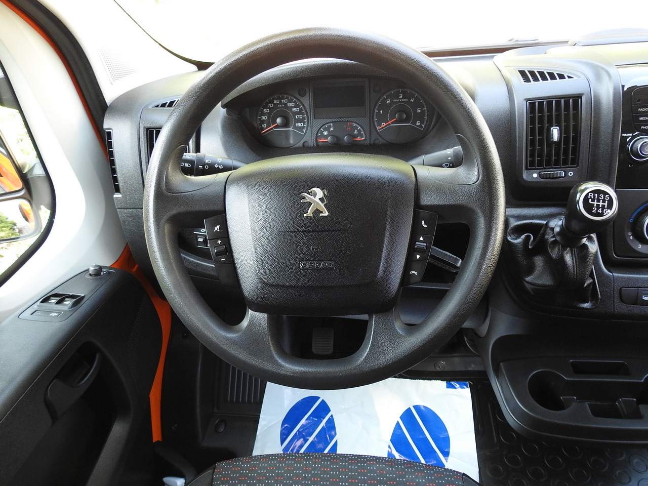 Furgón PEUGEOT BOXER BOX DELIVERY VAN 7 SEATS AIR CONDITIONING  120HP: foto 25