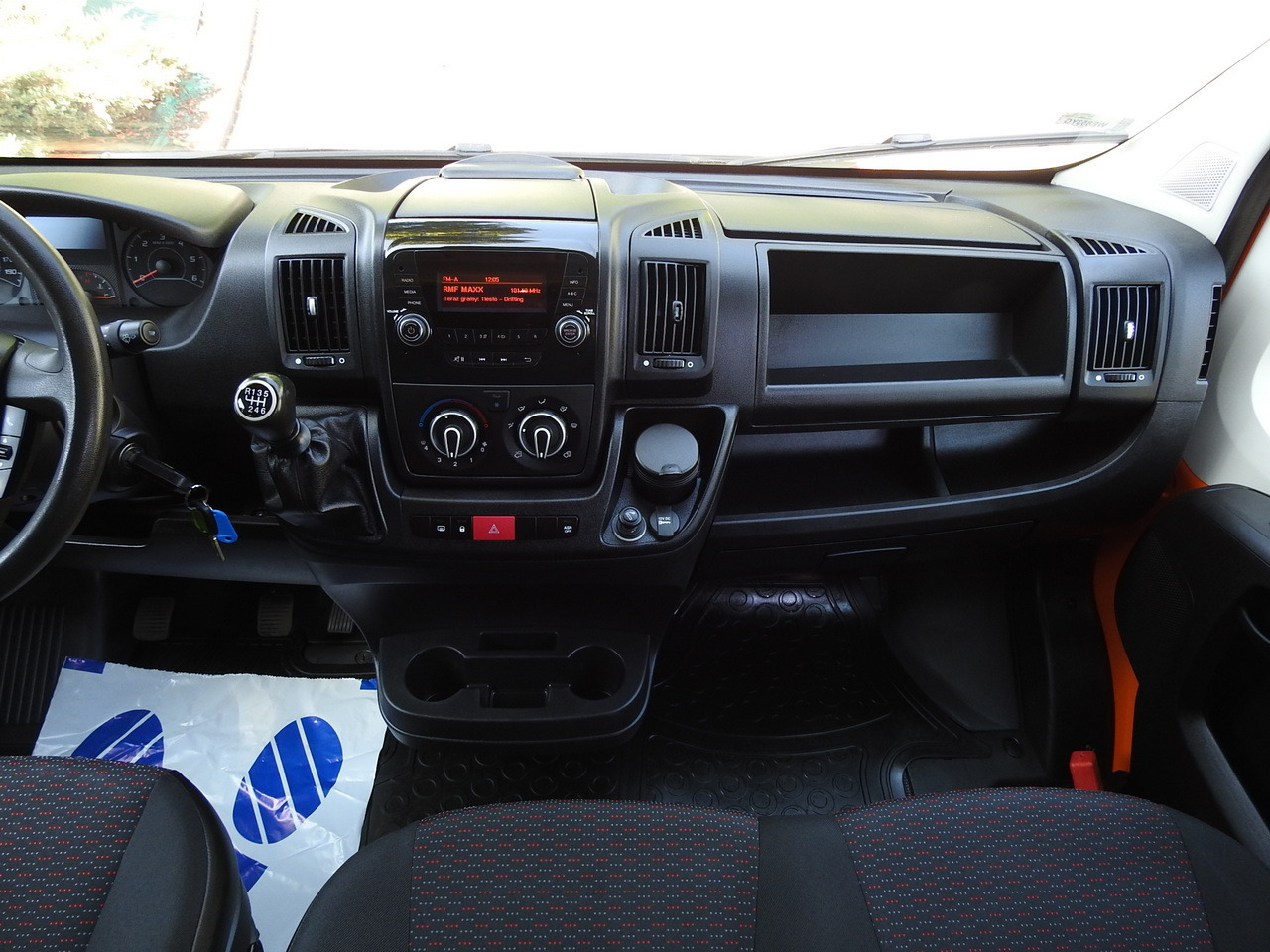 Furgón PEUGEOT BOXER BOX DELIVERY VAN 7 SEATS AIR CONDITIONING  120HP: foto 27