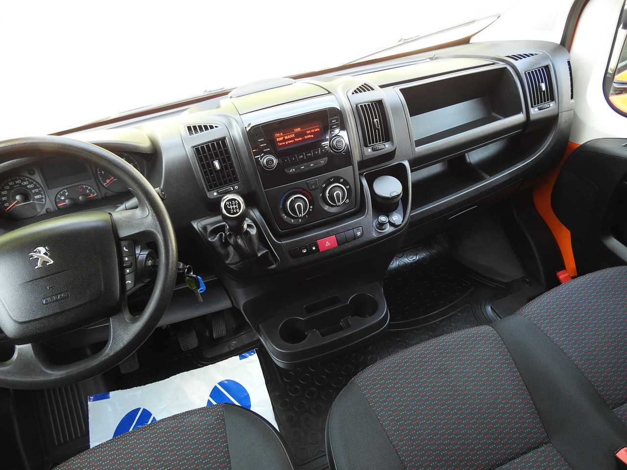 Furgón PEUGEOT BOXER BOX DELIVERY VAN 7 SEATS AIR CONDITIONING  120HP: foto 26