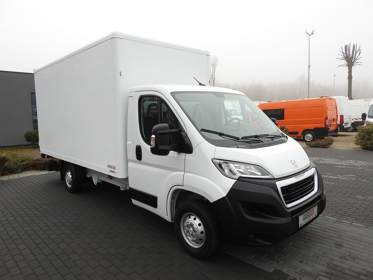 PEUGEOT BOXER BOX LIFT 8 PALLETS CRUISE CONTROL AIR CONDITIONING 140HP - Furgoneta caja cerrada: foto 4 PEUGEOT BOXER BOX LIFT 8 PALLETS CRUISE CONTROL AIR CONDITIONING 140HP - Furgoneta caja cerrada: foto 4