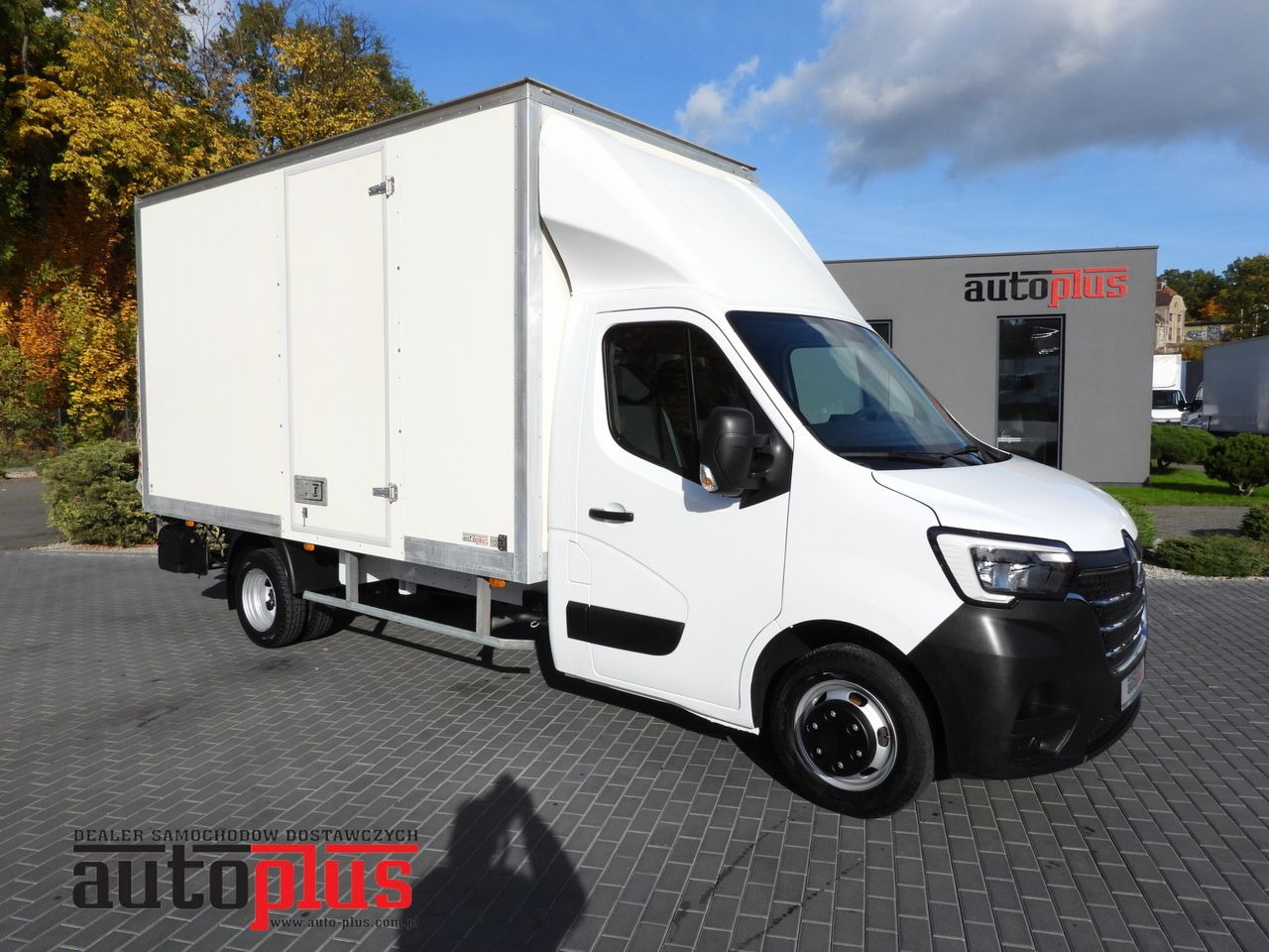 RENAULT MASTER BOX LIFT 8 PALLETS CRUISE CONTROL LED LIGHTS TWIN WHEELS AIR CONDITIONING  145HP - Furgoneta caja cerrada: foto 1 RENAULT MASTER BOX LIFT 8 PALLETS CRUISE CONTROL LED LIGHTS TWIN WHEELS AIR CONDITIONING  145HP - Furgoneta caja cerrada: foto 1