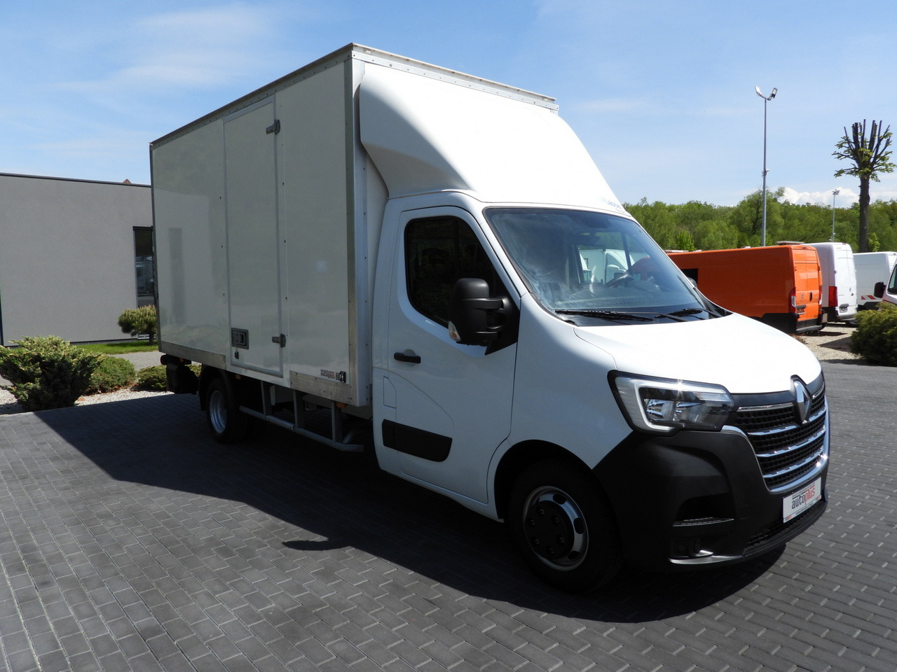 RENAULT MASTER  BOX LIFT 8 PALLETS CRUISE CONTROL NAVIGATION LED LIGHTS TWIN WHEELS AIR CONDITIONING  145HP - Furgoneta caja cerrada: foto 4 RENAULT MASTER  BOX LIFT 8 PALLETS CRUISE CONTROL NAVIGATION LED LIGHTS TWIN WHEELS AIR CONDITIONING  145HP - Furgoneta caja cerrada: foto 4