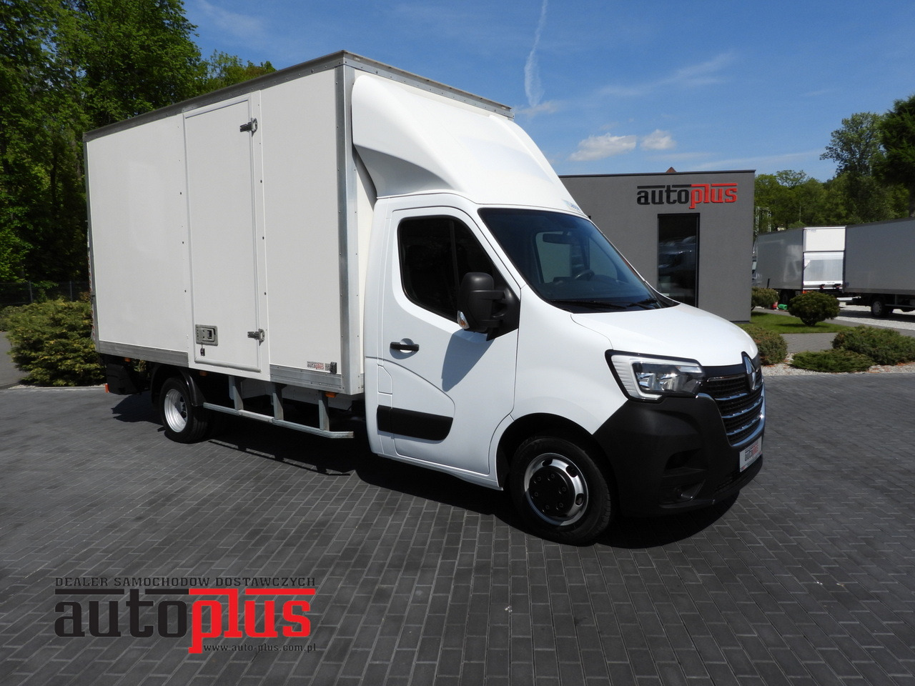 RENAULT MASTER BOX LIFT 8 PALLETS CRUISE CONTROL NAVIGATION LED LIGHTS TWIN WHEELS AIR CONDITIONING 145HP - Furgoneta caja cerrada: foto 1 RENAULT MASTER BOX LIFT 8 PALLETS CRUISE CONTROL NAVIGATION LED LIGHTS TWIN WHEELS AIR CONDITIONING 145HP - Furgoneta caja cerrada: foto 1