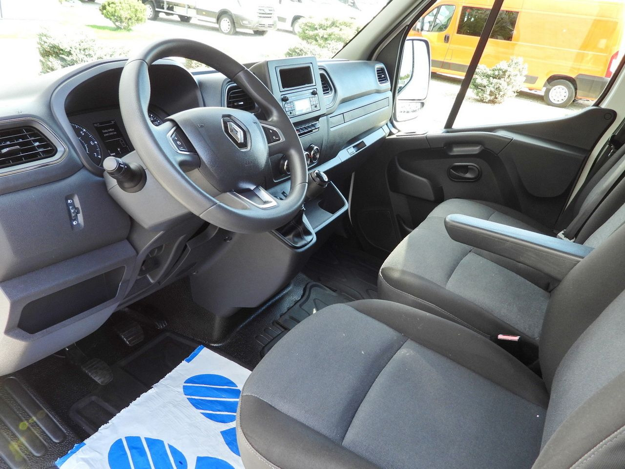 RENAULT MASTER REFRIGERATOR VAN 0*C CRUISE CONTROL LED LIGHTS AIR CONDITIONING 135HP - Furgoneta frigorifica: foto 2 RENAULT MASTER REFRIGERATOR VAN 0*C CRUISE CONTROL LED LIGHTS AIR CONDITIONING 135HP - Furgoneta frigorifica: foto 2