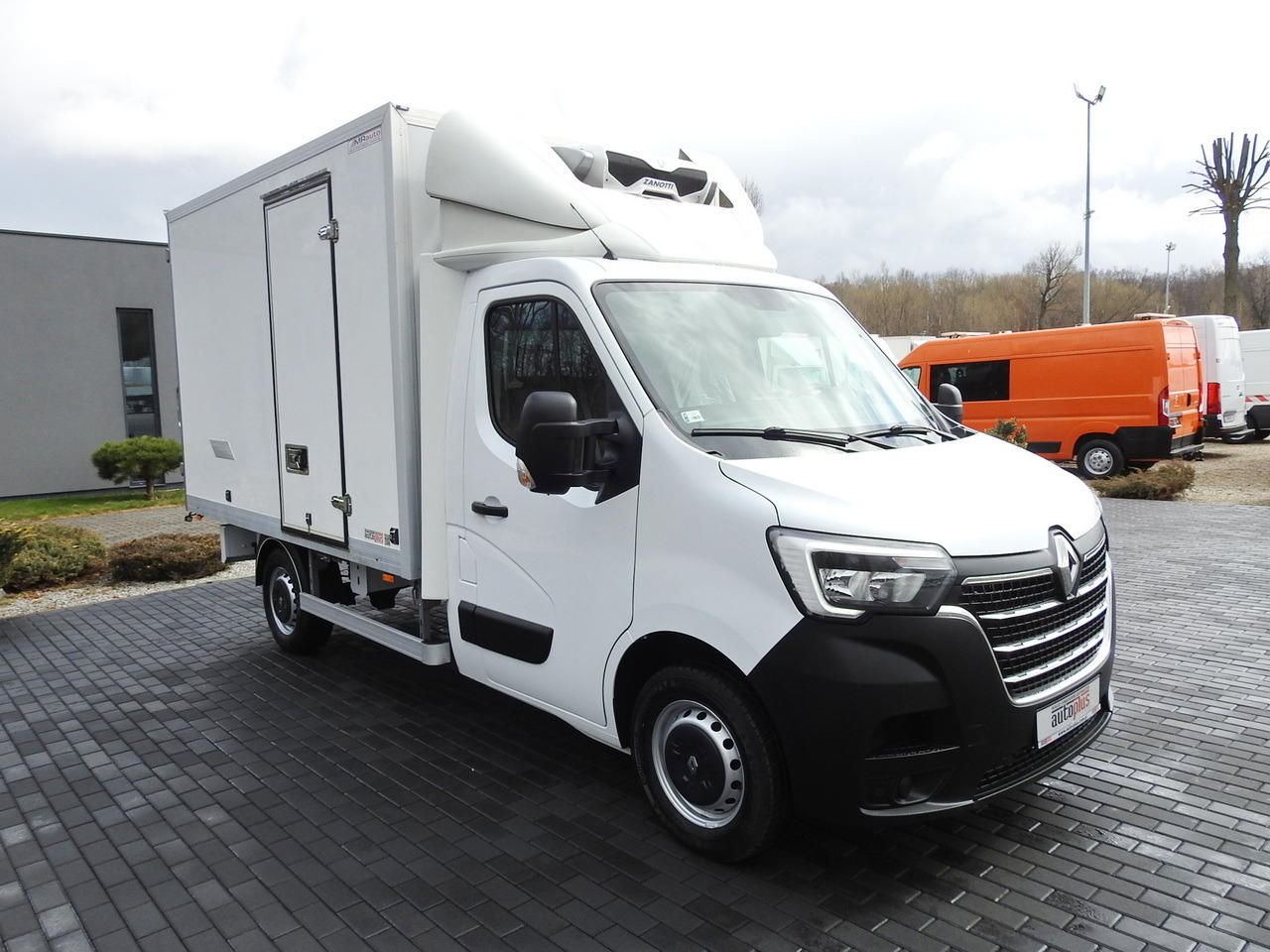 RENAULT MASTER REGRIGERATOR BOX 0*C LED LIGHTS AIR CONDITIONING 145HP - Furgoneta frigorifica: foto 4 RENAULT MASTER REGRIGERATOR BOX 0*C LED LIGHTS AIR CONDITIONING 145HP - Furgoneta frigorifica: foto 4
