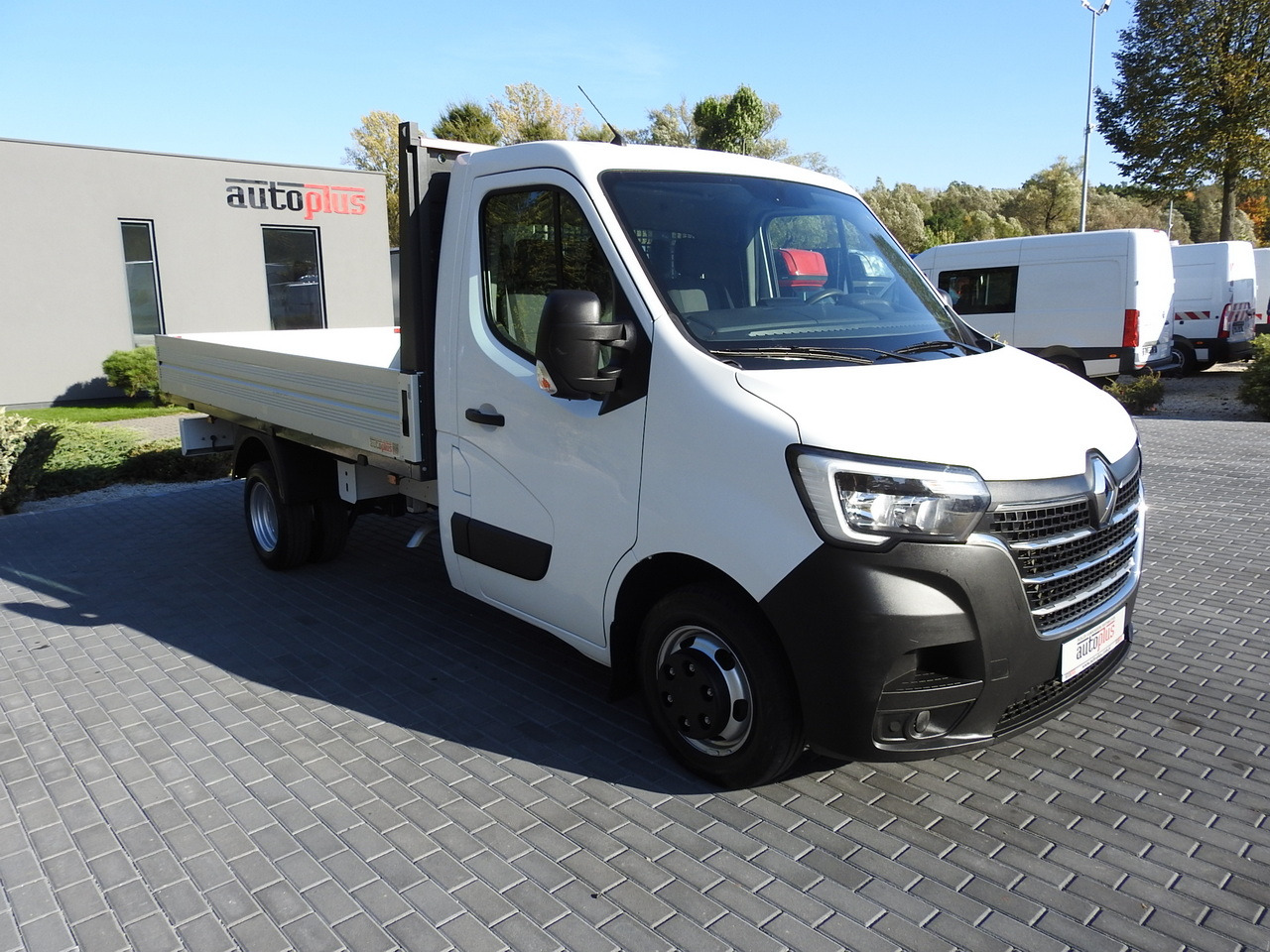 RENAULT MASTER STAKE BODY CRUISE CONTROL AIR CONDITIONING LED LIGHTS TWIN WHEELS 130HP - Furgoneta caja abierta: foto 4 RENAULT MASTER STAKE BODY CRUISE CONTROL AIR CONDITIONING LED LIGHTS TWIN WHEELS 130HP - Furgoneta caja abierta: foto 4
