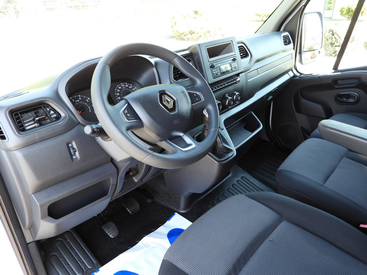 RENAULT MASTER TARPAULIN 10 PALLETS WEBASTO CRUISE CONTROL LED LIGHTS AIR CONDITIONING 165HP - Furgoneta con lona: foto 2 RENAULT MASTER TARPAULIN 10 PALLETS WEBASTO CRUISE CONTROL LED LIGHTS AIR CONDITIONING 165HP - Furgoneta con lona: foto 2