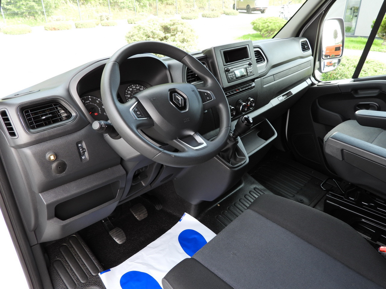 RENAULT MASTER TARPAULIN LIFT 9 PALLETS WEBASTO CRUISE CONTROL LED LIGHTS PNEUMATICS AIR CONDITIONING 165HP - Furgoneta con lona: foto 2 RENAULT MASTER TARPAULIN LIFT 9 PALLETS WEBASTO CRUISE CONTROL LED LIGHTS PNEUMATICS AIR CONDITIONING 165HP - Furgoneta con lona: foto 2