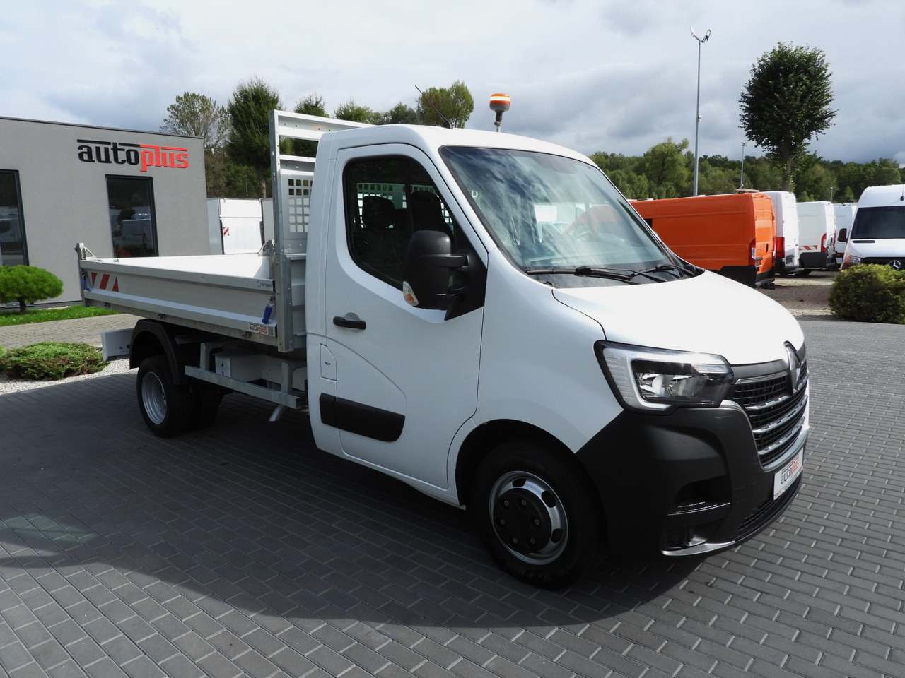 RENAULT MASTER TIPPER CRUISE CONTROL LED LIGHTS TWIN WHEELS AIR CONDITIONING 130HP - Furgoneta basculante: foto 5 RENAULT MASTER TIPPER CRUISE CONTROL LED LIGHTS TWIN WHEELS AIR CONDITIONING 130HP - Furgoneta basculante: foto 5