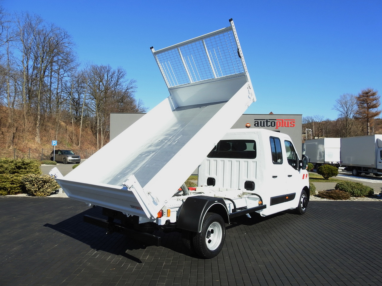 RENAULT MASTER TIPPER DOUBLE CABIN DOKA 6 SEATS CRUISE CONTROL AIR CONDITIONING LED LIGHTS TWIN WHEELS 130HP - Furgoneta basculante: foto 3 RENAULT MASTER TIPPER DOUBLE CABIN DOKA 6 SEATS CRUISE CONTROL AIR CONDITIONING LED LIGHTS TWIN WHEELS 130HP - Furgoneta basculante: foto 3