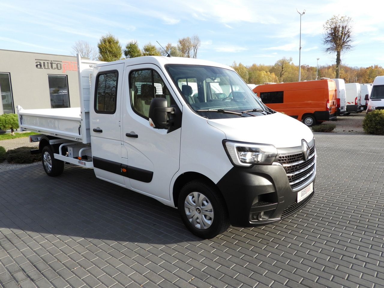 RENAULT MASTER TIPPER DOUBLE CABIN DOKA 6 SEATS CRUISE CONTROL LED LIGHTS AIR CONDITIONING 145HP - Furgoneta basculante: foto 4 RENAULT MASTER TIPPER DOUBLE CABIN DOKA 6 SEATS CRUISE CONTROL LED LIGHTS AIR CONDITIONING 145HP - Furgoneta basculante: foto 4
