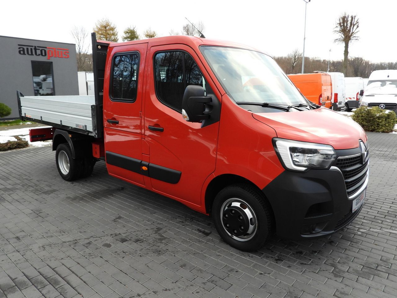 RENAULT MASTER TIPPER DOUBLE CABIN DOKA 6 SEATS CRUISE CONTROL LED LIGHTS TWIN WHEELS AIR CONDITIONING 145HP - Furgoneta basculante: foto 4 RENAULT MASTER TIPPER DOUBLE CABIN DOKA 6 SEATS CRUISE CONTROL LED LIGHTS TWIN WHEELS AIR CONDITIONING 145HP - Furgoneta basculante: foto 4