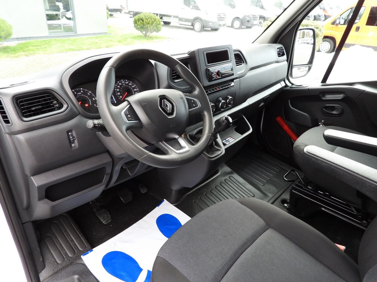 RENAULT MASTER TIPPER DOUBLE CABIN DOKA 6 SEATS CRUISE CONTROL LED LIGHTS TWIN WHEELS AIR CONDITIONING 145HP - Furgoneta basculante: foto 2 RENAULT MASTER TIPPER DOUBLE CABIN DOKA 6 SEATS CRUISE CONTROL LED LIGHTS TWIN WHEELS AIR CONDITIONING 145HP - Furgoneta basculante: foto 2