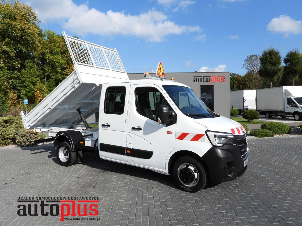RENAULT MASTER TIPPER DOUBLE CABIN DOKA 6 SEATS CRUISE CONTROL LED LIGHTS TWIN WHEELS AIR CONDITIONING 165HP - Furgoneta basculante: foto 1 RENAULT MASTER TIPPER DOUBLE CABIN DOKA 6 SEATS CRUISE CONTROL LED LIGHTS TWIN WHEELS AIR CONDITIONING 165HP - Furgoneta basculante: foto 1