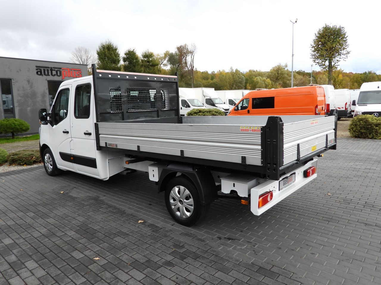 Leasing de RENAULT MASTER TIPPER DOUBLE CABIN DOKA 7 SEATS CRUISE CONTROL NAVIGATION LED LIGHTS AIR CONDITIONING  145HP RENAULT MASTER TIPPER DOUBLE CABIN DOKA 7 SEATS CRUISE CONTROL NAVIGATION LED LIGHTS AIR CONDITIONING  145HP: foto 9