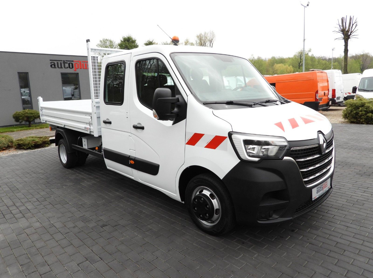 Renault MASTER KIPPER DOPPELKABINE DOKA 6 SITZE TEMPOMAT - Furgoneta basculante, Furgoneta combi: foto 4 Renault MASTER KIPPER DOPPELKABINE DOKA 6 SITZE TEMPOMAT - Furgoneta basculante, Furgoneta combi: foto 4