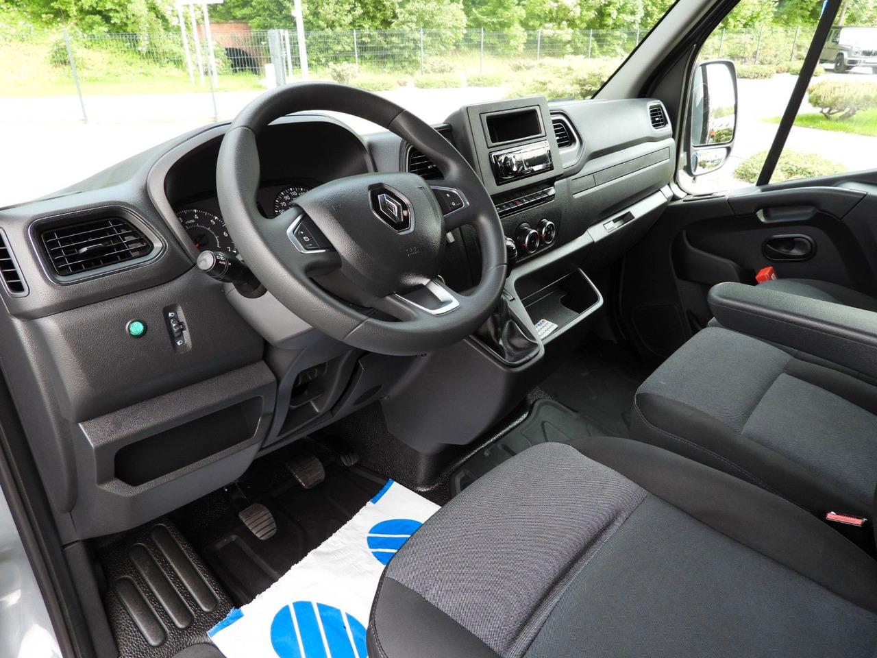 Renault MASTER PRITSCHE PLANE 10 PALETTEN WEBASTO TEMPOM - Furgoneta con lona: foto 2 Renault MASTER PRITSCHE PLANE 10 PALETTEN WEBASTO TEMPOM - Furgoneta con lona: foto 2