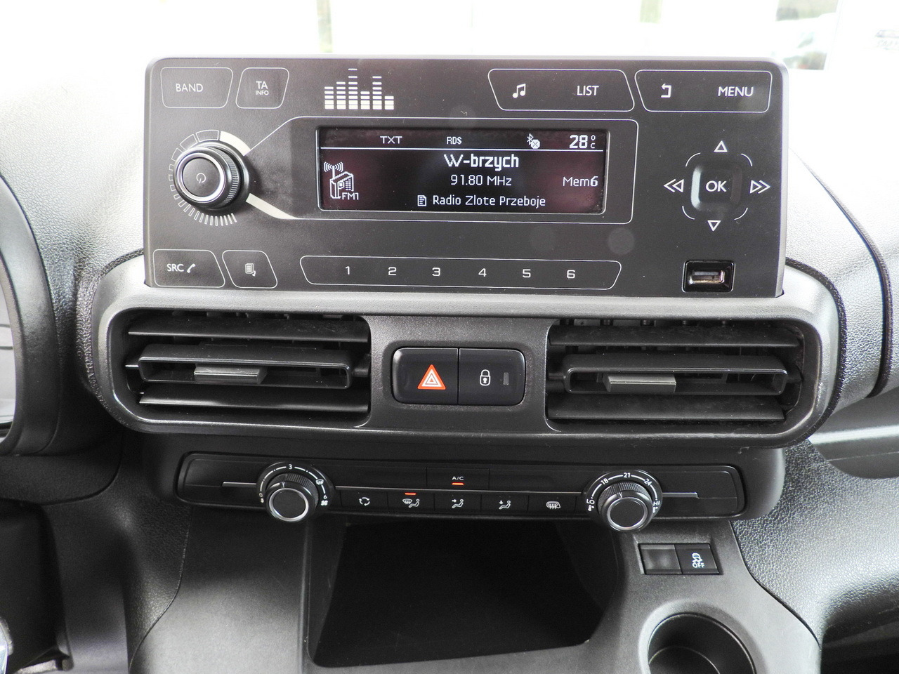 Leasing de TOYOTA PROACE CITY  REFRIGERATOR VAN -15*C POWER SUPPLY 230V CRUISE CONTROL AIR CONDITIONING  100HP TOYOTA PROACE CITY  REFRIGERATOR VAN -15*C POWER SUPPLY 230V CRUISE CONTROL AIR CONDITIONING  100HP: foto 36