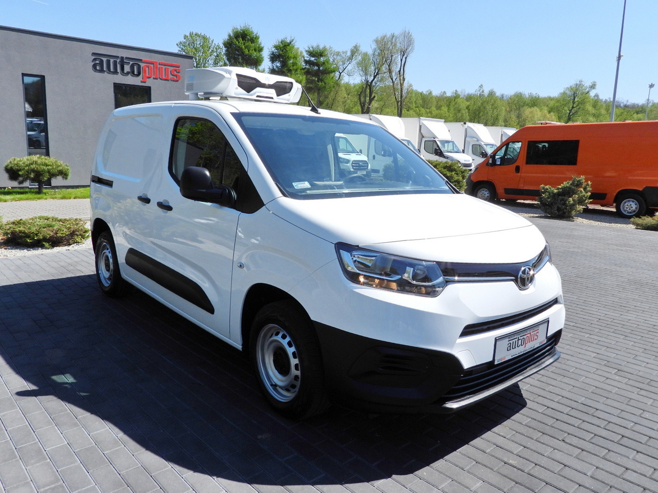 TOYOTA PROACE CITY REFRIGERATOR VAN -15*C POWER SUPPLY 230V CRUISE CONTROL AIR CONDITIONING 100HP - Furgoneta frigorifica: foto 4 TOYOTA PROACE CITY REFRIGERATOR VAN -15*C POWER SUPPLY 230V CRUISE CONTROL AIR CONDITIONING 100HP - Furgoneta frigorifica: foto 4