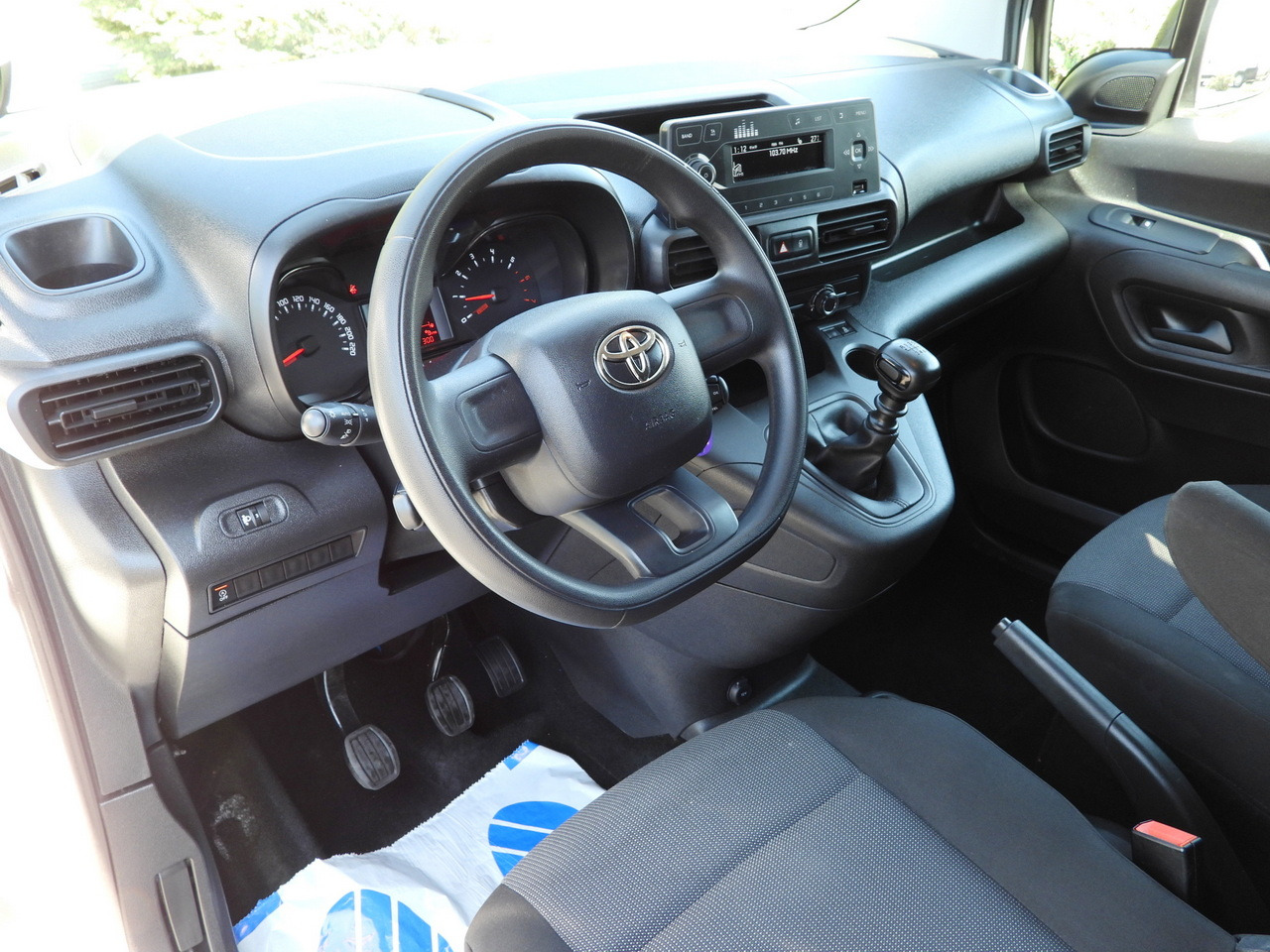 TOYOTA PROACE CITY REFRIGERATOR VAN -15*C POWER SUPPLY 230V CRUISE CONTROL AIR CONDITIONING 100HP - Furgoneta frigorifica: foto 2 TOYOTA PROACE CITY REFRIGERATOR VAN -15*C POWER SUPPLY 230V CRUISE CONTROL AIR CONDITIONING 100HP - Furgoneta frigorifica: foto 2