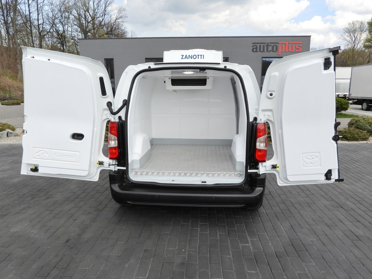 Leasing de TOYOTA PROACE CITY  REFRIGERATOR VAN -15*C POWER SUPPLY 230V CRUISE CONTROL AIR CONDITIONING  100HP TOYOTA PROACE CITY  REFRIGERATOR VAN -15*C POWER SUPPLY 230V CRUISE CONTROL AIR CONDITIONING  100HP: foto 13