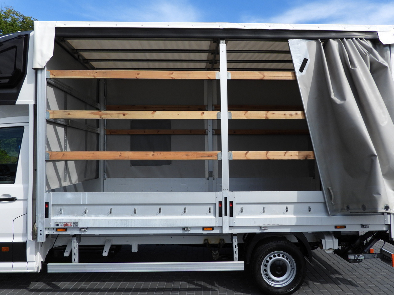 Leasing de VOLKSWAGEN CRAFTER TARPAULIN LIFT 8 PALLETS WEBASTO CRUISE CONTROL LED LIGHTS AIR CONDITIONING  180HP VOLKSWAGEN CRAFTER TARPAULIN LIFT 8 PALLETS WEBASTO CRUISE CONTROL LED LIGHTS AIR CONDITIONING  180HP: foto 26