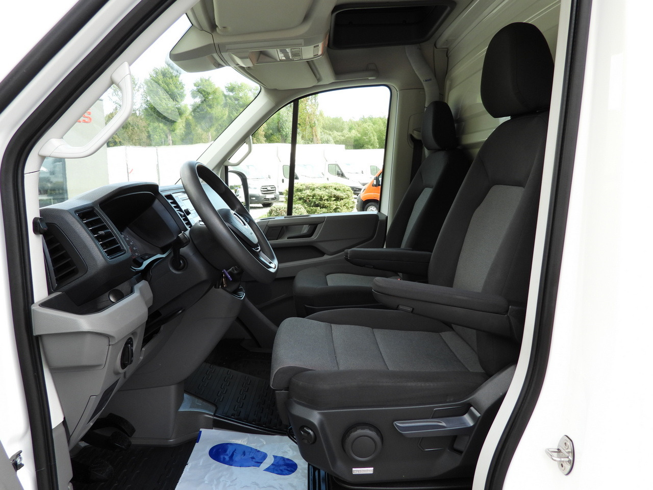 Leasing de VOLKSWAGEN CRAFTER TARPAULIN LIFT 8 PALLETS WEBASTO CRUISE CONTROL LED LIGHTS AIR CONDITIONING  180HP VOLKSWAGEN CRAFTER TARPAULIN LIFT 8 PALLETS WEBASTO CRUISE CONTROL LED LIGHTS AIR CONDITIONING  180HP: foto 29