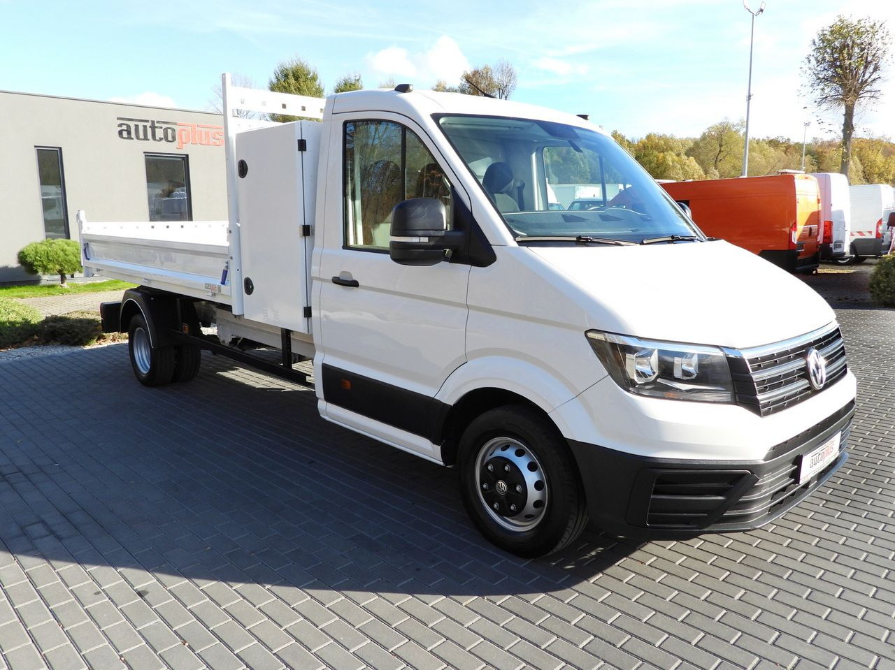VOLKSWAGEN CRAFTER TIPPER CRUISE CONTROL NAVIGATION TWIN WHEELS AIR CONDITIONING 180HP - Furgoneta basculante: foto 4 VOLKSWAGEN CRAFTER TIPPER CRUISE CONTROL NAVIGATION TWIN WHEELS AIR CONDITIONING 180HP - Furgoneta basculante: foto 4