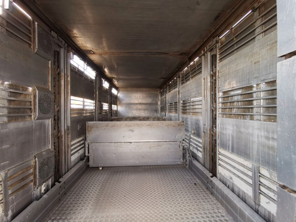 Camión transporte de ganado DAF XF 105.460 / Intarder / 4 Stock / KOMPLETT ! DAF XF 105.460 / Intarder / 4 Stock / KOMPLETT !: foto 11 Camión transporte de ganado DAF XF 105.460 / Intarder / 4 Stock / KOMPLETT ! DAF XF 105.460 / Intarder / 4 Stock / KOMPLETT !: foto 11