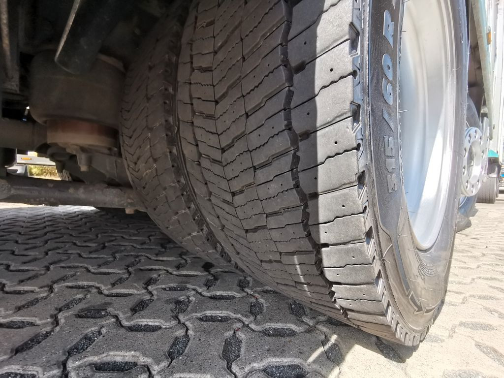 Camión transporte de ganado DAF XF 105.460 / Intarder / 4 Stock / KOMPLETT ! DAF XF 105.460 / Intarder / 4 Stock / KOMPLETT !: foto 19 Camión transporte de ganado DAF XF 105.460 / Intarder / 4 Stock / KOMPLETT ! DAF XF 105.460 / Intarder / 4 Stock / KOMPLETT !: foto 19