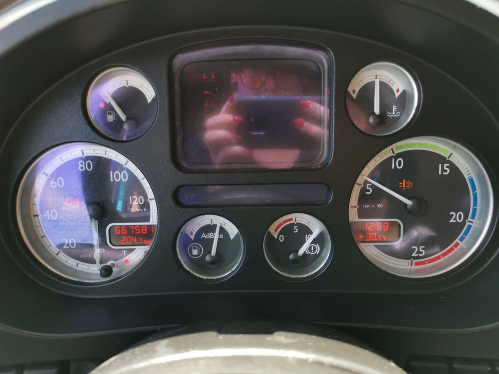 Camión transporte de ganado DAF XF 105.460 / Intarder / 4 Stock / KOMPLETT ! DAF XF 105.460 / Intarder / 4 Stock / KOMPLETT !: foto 15 Camión transporte de ganado DAF XF 105.460 / Intarder / 4 Stock / KOMPLETT ! DAF XF 105.460 / Intarder / 4 Stock / KOMPLETT !: foto 15