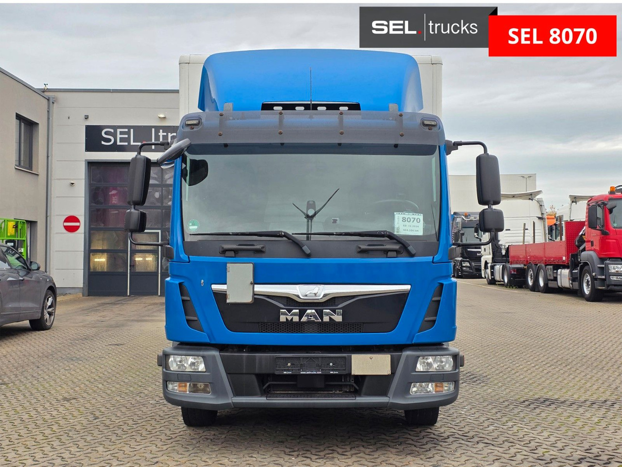 MAN TGL 12.220 4x2 BL / Ladebordwand - Camión caja cerrada: foto 2 MAN TGL 12.220 4x2 BL / Ladebordwand - Camión caja cerrada: foto 2