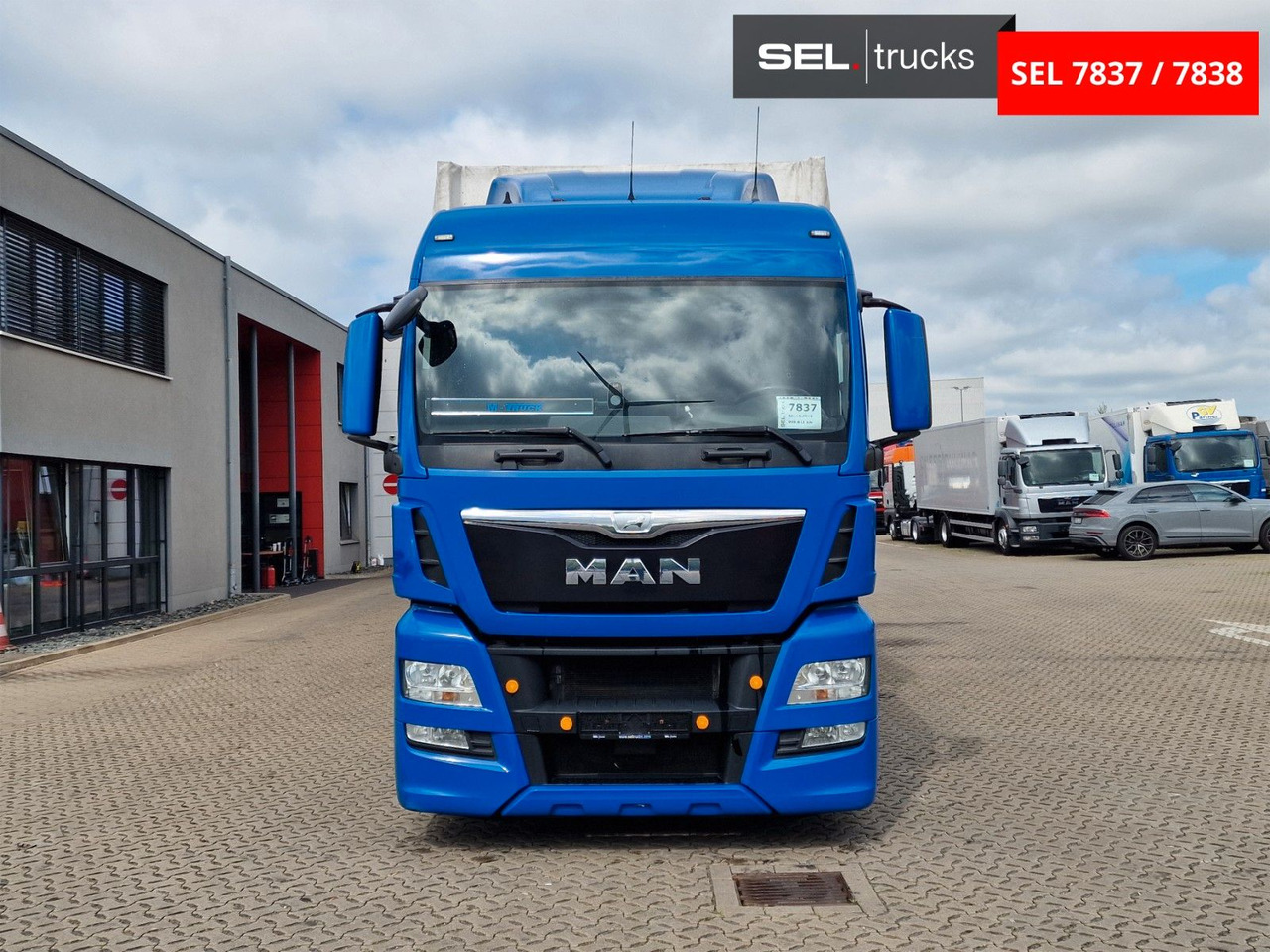 MAN TGX 18.440 4X2 LL-U/ Intarder /Hubdach/Durchlade - Camión lona: foto 2 MAN TGX 18.440 4X2 LL-U/ Intarder /Hubdach/Durchlade - Camión lona: foto 2