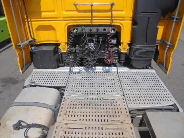 Cabeza tractora DAF XF 440: foto 8