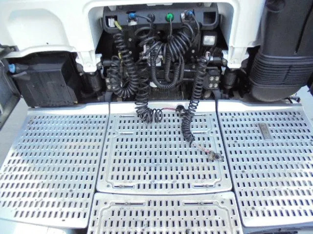 Cabeza tractora DAF XF 440: foto 19