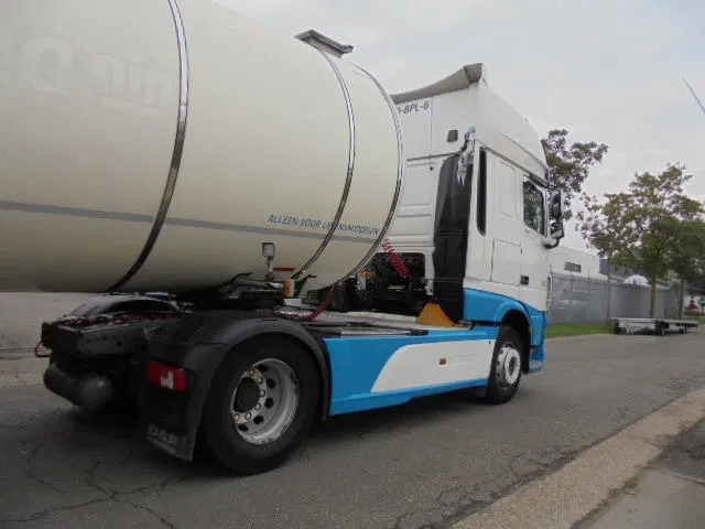 DAF XF 440 SUPER SPACE CAB NL TRUCK - Cabeza tractora: foto 3 DAF XF 440 SUPER SPACE CAB NL TRUCK - Cabeza tractora: foto 3