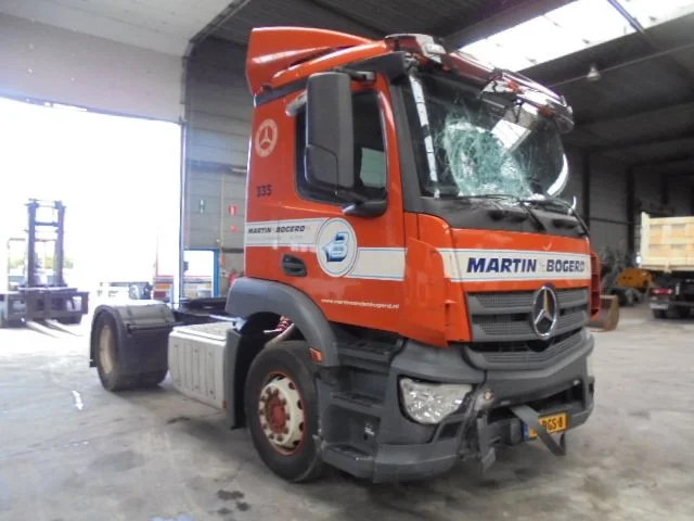 Mercedes-Benz Antos 1832 CABINE SCHADE - Cabeza tractora: foto 3 Mercedes-Benz Antos 1832 CABINE SCHADE - Cabeza tractora: foto 3