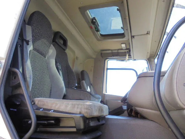 Leasing de DAF CF 75.250 FAG 250 6X2 DAF CF 75.250 FAG 250 6X2: foto 10 Leasing de DAF CF 75.250 FAG 250 6X2 DAF CF 75.250 FAG 250 6X2: foto 10