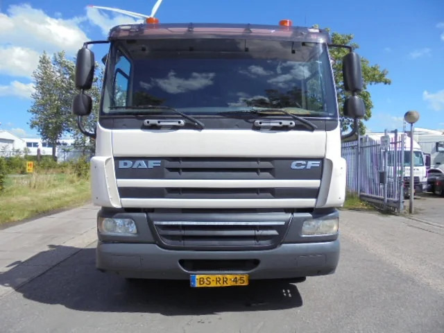DAF CF 75.250 FAG 250 6X2 - Camión caja cerrada: foto 2 DAF CF 75.250 FAG 250 6X2 - Camión caja cerrada: foto 2