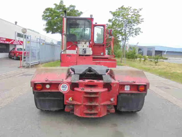 Tractor industrial MOL YM 225/4X2 40 KM/H: foto 6 Tractor industrial MOL YM 225/4X2 40 KM/H: foto 6