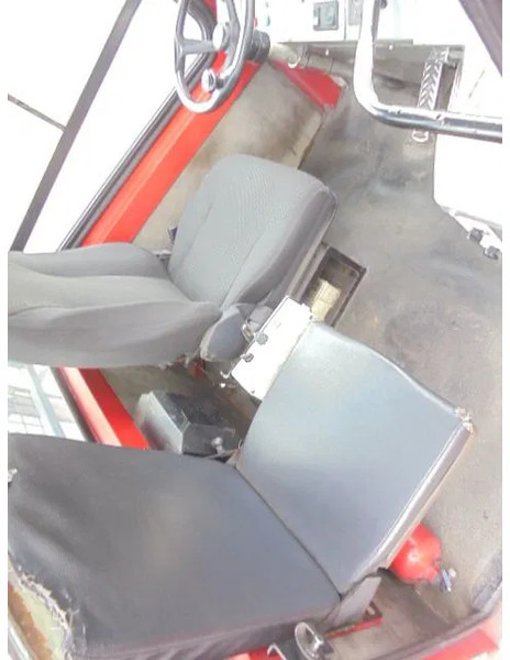 Tractor industrial MOL YM 225/4X2 40 KM/H: foto 10 Tractor industrial MOL YM 225/4X2 40 KM/H: foto 10