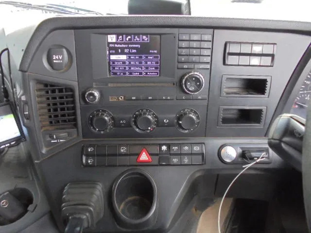 Camión volquete Mercedes-Benz Arocs 3243 K 8X4: foto 12