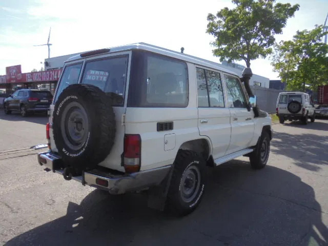 Toyota Land Cruiser HZJ76L 4X4 EXPORT OUTSIDE EU ONLY - SUV/ Todoterreno: foto 4 Toyota Land Cruiser HZJ76L 4X4 EXPORT OUTSIDE EU ONLY - SUV/ Todoterreno: foto 4