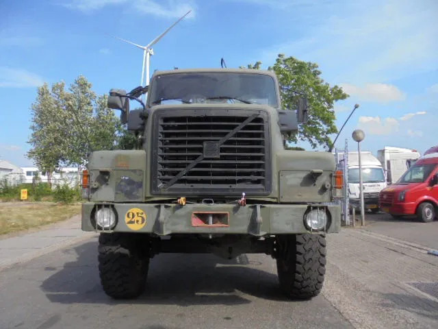 Volvo N 10 6X6 L + FASSI - Camión grúa: foto 2 Volvo N 10 6X6 L + FASSI - Camión grúa: foto 2