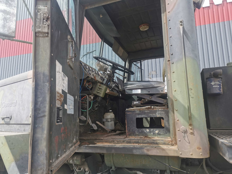 Foto del interior 1: Camión caja abierta AM General M920 truck tractor