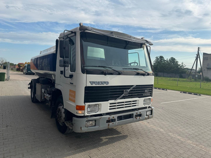 Volvo FL 7 260 - Camión cisterna: foto 2 Volvo FL 7 260 - Camión cisterna: foto 2