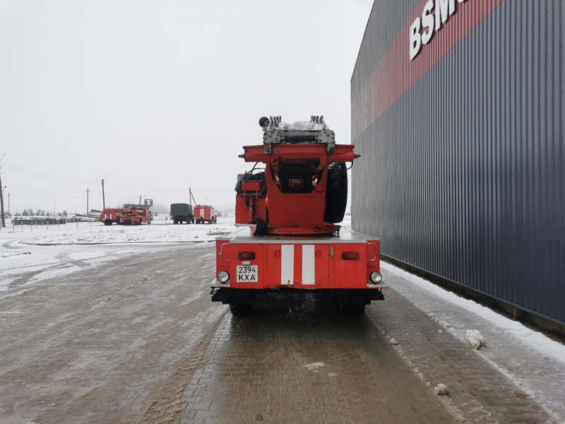 ZIL 131 ladder - Camión de bomberos: foto 4 ZIL 131 ladder - Camión de bomberos: foto 4