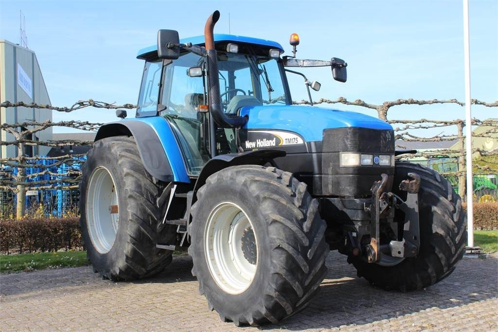New Holland TM175 - Tractor: foto 2 New Holland TM175 - Tractor: foto 2