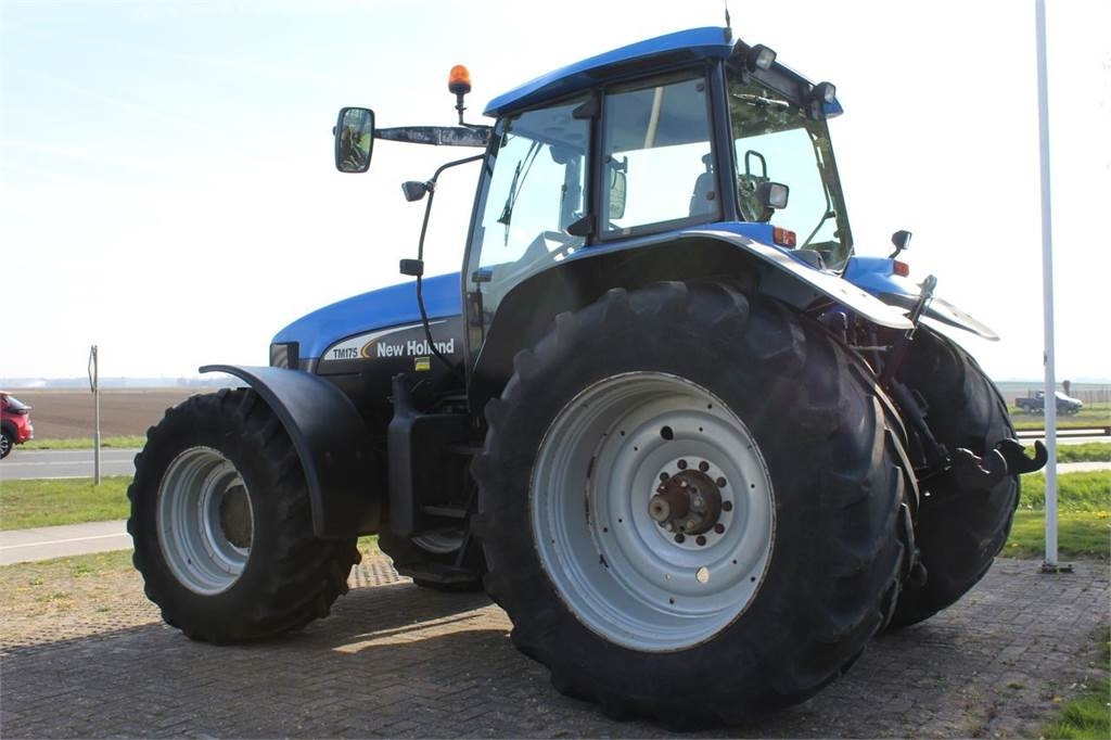 New Holland TM175 - Tractor: foto 4 New Holland TM175 - Tractor: foto 4